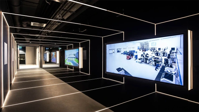 CU.BE offers immersive, hands-on experiences with high-tech equipment, helping customers test innovations and enhance their understanding of automation technologies.