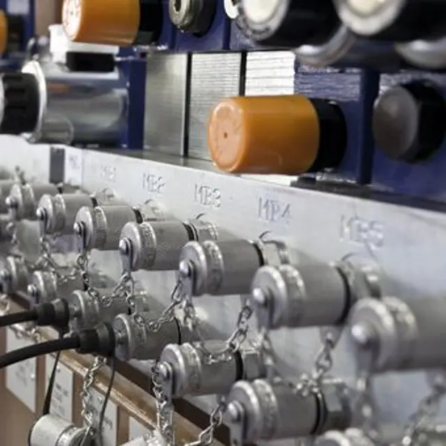 Hydraulic manifolds and plates