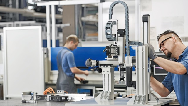 Service for linear motion technology