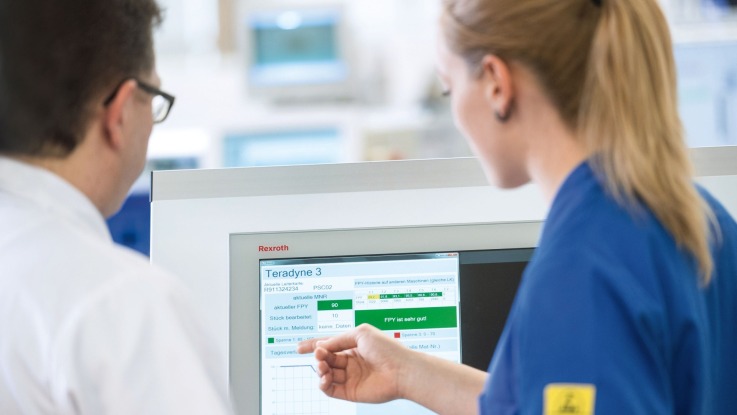 Modernization: Two Bosch Rexroth service specialists turn the old technology into new